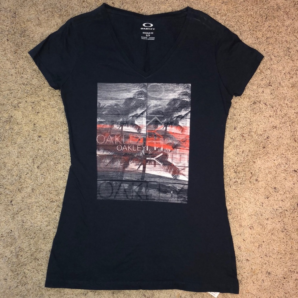 Oakley size small shirt